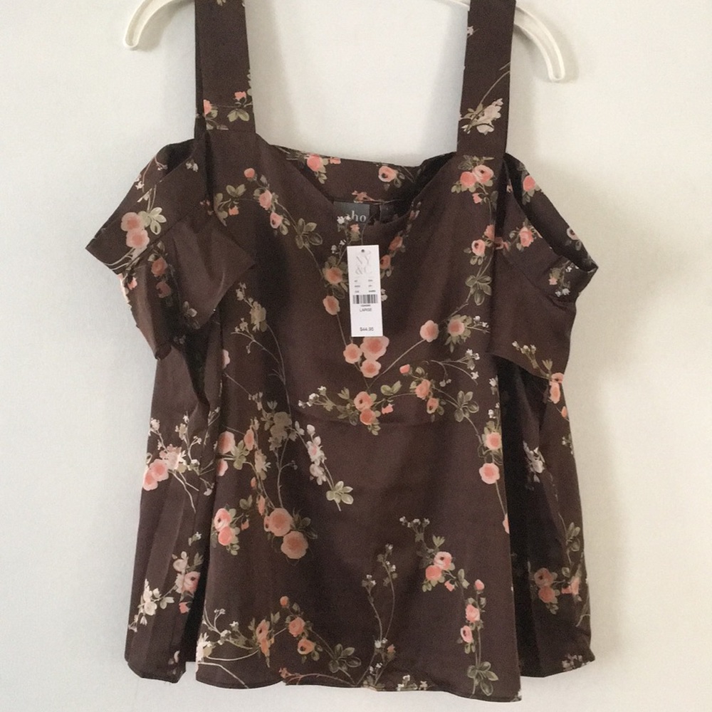 Brand New!! Off the shoulder print blouse.